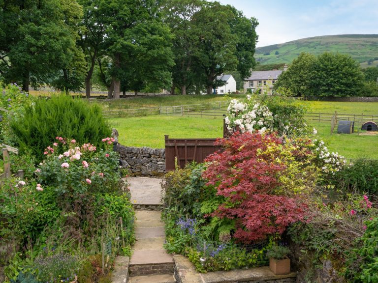 Central Castleton holiday cottage in the Peak District, Derbyshire Buttercup Cottage Castleton, Peak District