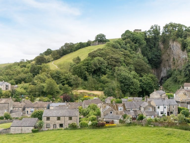 Self catering holiday cottage in Castleton, Peak District, Derbyshire Dog Friendly Cottage Castleton | Self catering central Castleton